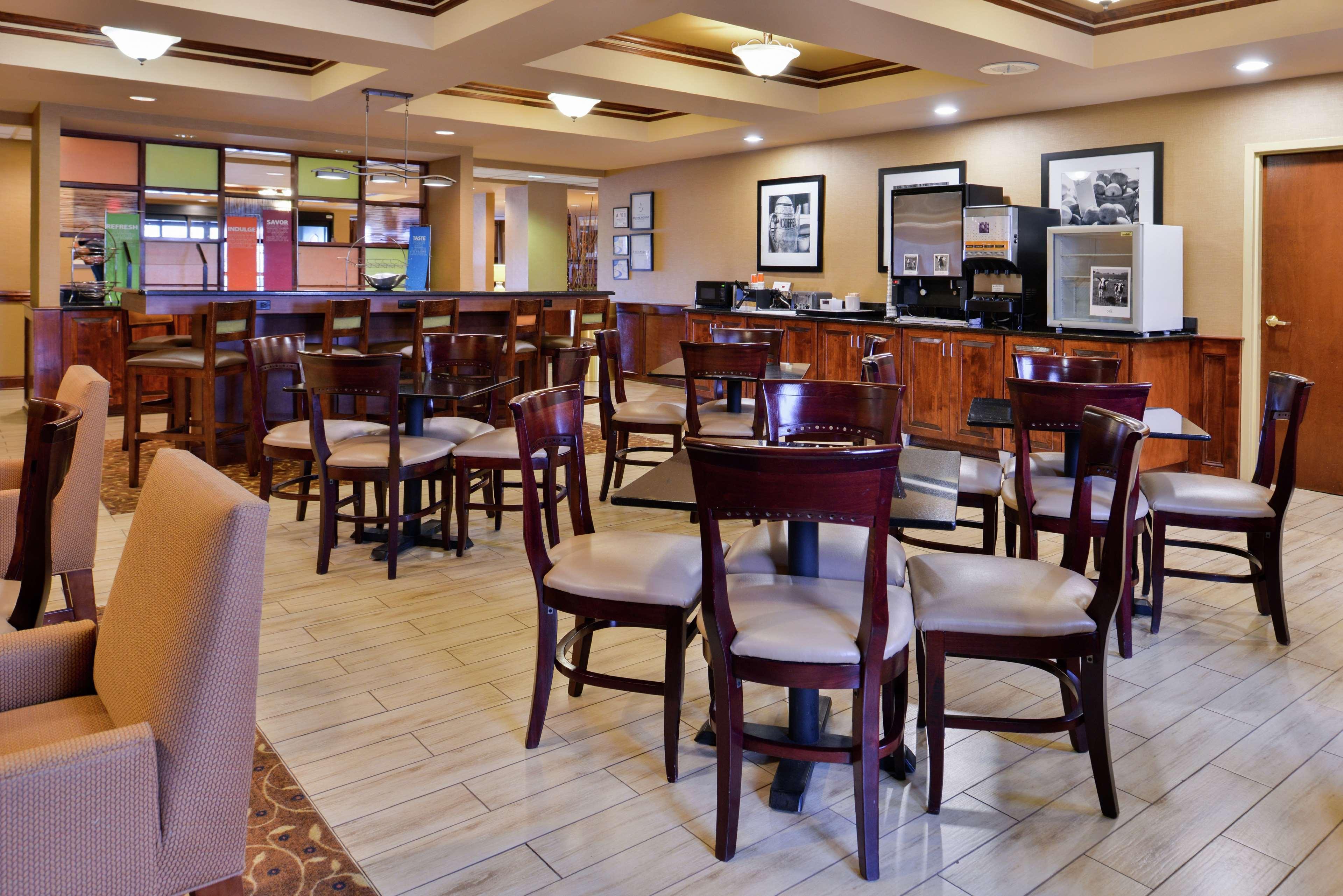 Hampton Inn Greensboro East / Mcleansville Экстерьер фото