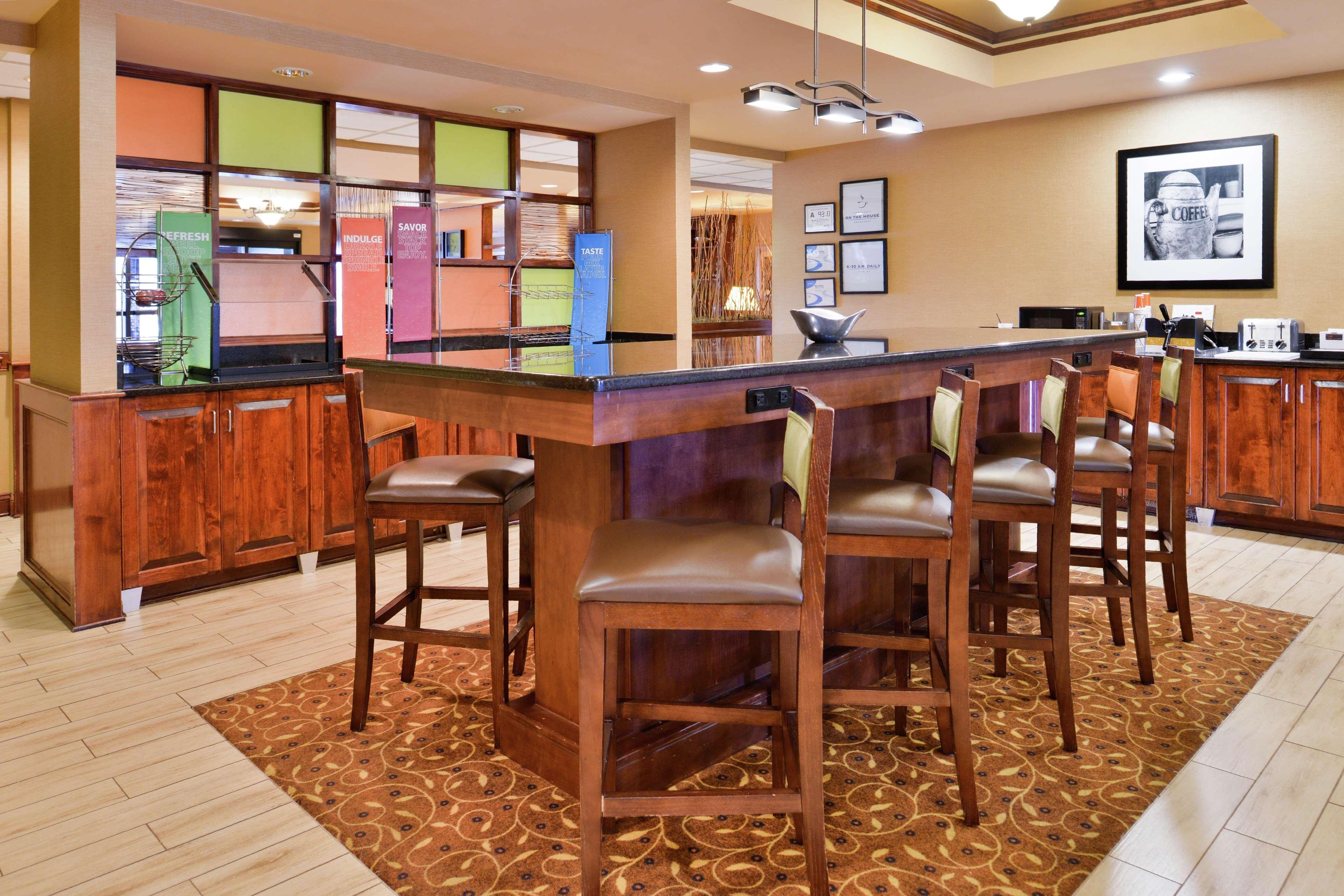 Hampton Inn Greensboro East / Mcleansville Экстерьер фото