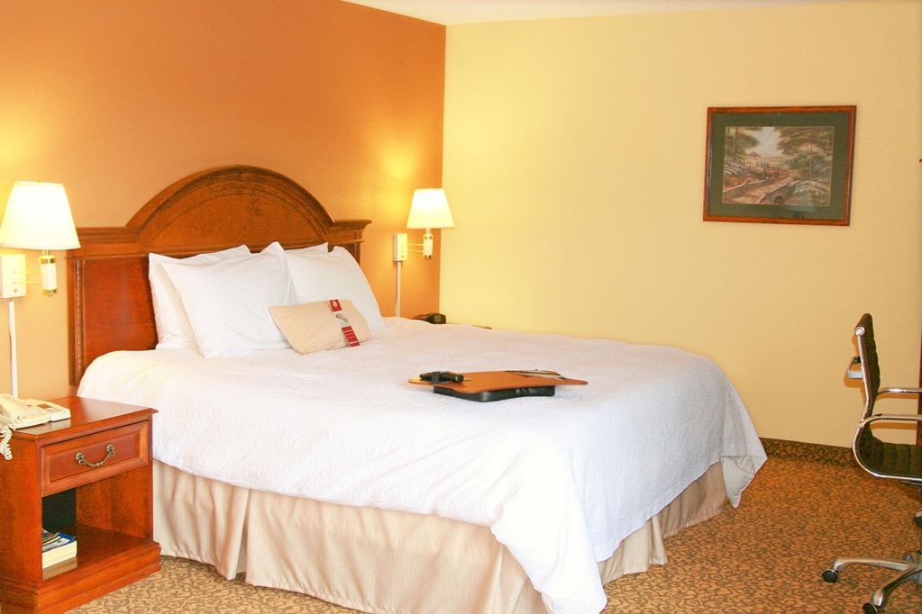 Hampton Inn Greensboro East / Mcleansville Номер фото